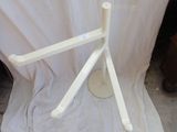 a picture of a white stand that is on the ground