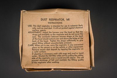 Masque anti-poussière M1. Belle boite en carton, légèrement …