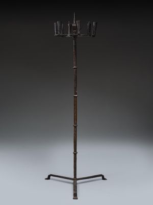 Rare pique cierge tripode en fer forgé martelé à fut central… - Photo 1