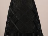 une robe noire et blanche sur un mannequin mannequin mannequin mannequin mannequin mannequin mannequin mannequin mann