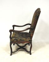 Fauteuil à haut dossier droit en bois naturel mouluré, sculp… (photo 5)