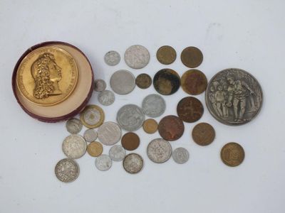 a lot of coins that are on the table