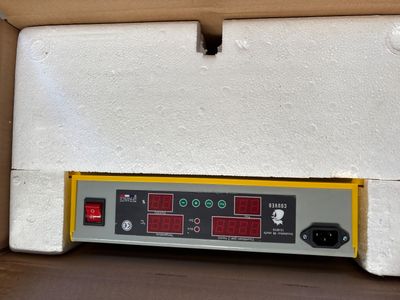 une image représentant une boîte contenant un appareil électronique