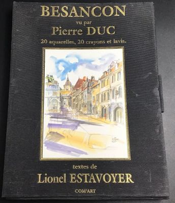 une image représentant un livre avec, en arrière-plan, une photo d'une rue