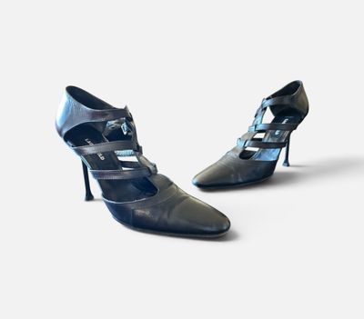 paire d'escarpins en cuir noir pour femme, avec lanières et coussinets au talon