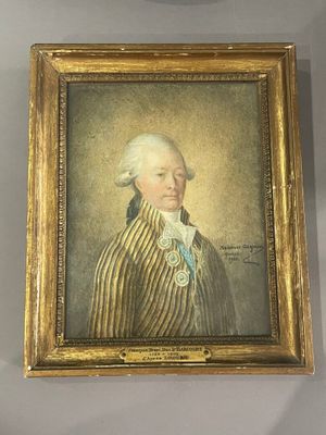 Un vieux tableau représentant un homme vêtu d'un manteau rayé est accroché au mur.