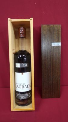 an image of a bottle of wine in a wooden box