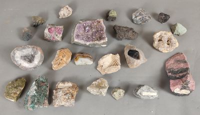 various rocks and stones are arranged in a circle on a table