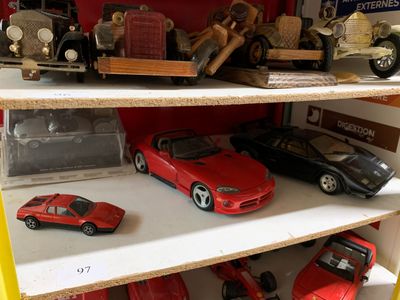 * Lot de véhicules miniatures