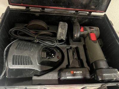 un outil dans une boîte à outils ouverte