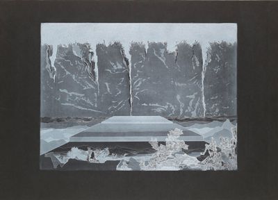 une image représentant une photo en noir et blanc d'un lac gelé