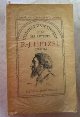 un livre sur lequel figure la photo d'un homme barbu