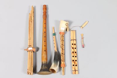 a lot of musical instruments that are laying out on the table