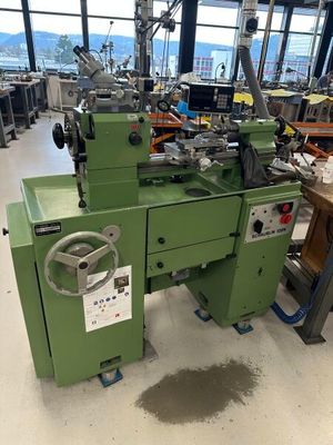 l'image d'une machine installée dans une pièce