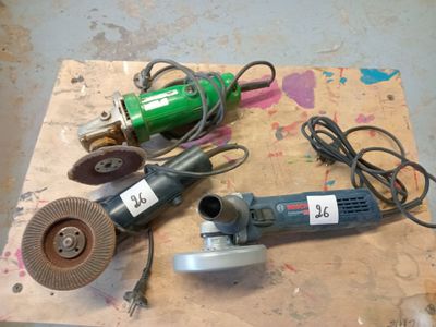 a lot of tools that are sitting on a table