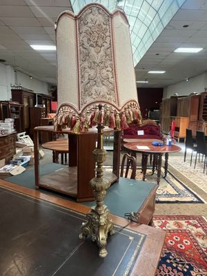 a large chair that is sitting in the middle of a room