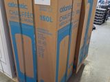 une pile de boîtes empilées les unes sur les autres