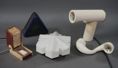 many different items that are sitting on a table