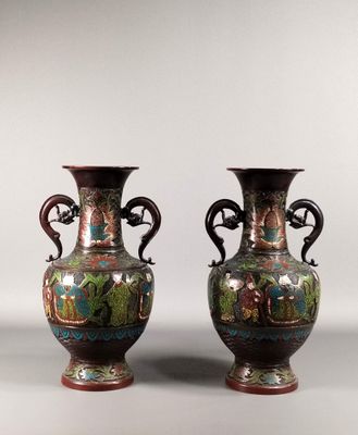 paire de vases chinois à cloisonné, ornés de motifs floraux