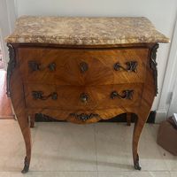 8860-1073 / X / Petite commode de style Louis XV en bois de …