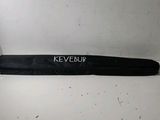 un parapluie noir sur lequel est inscrit le mot « kevebub »