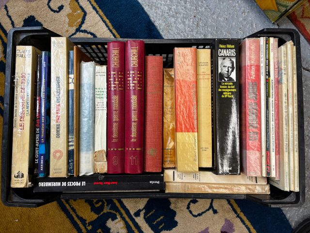 Lot de 27 livres sur la guerre.