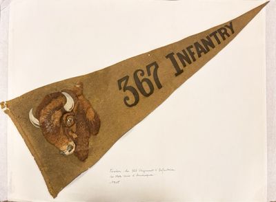 Intéressant fanion uniface (710 x 260 mm) en tissu feutré ka…