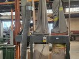 une image représentant une usine avec tout un tas de machines