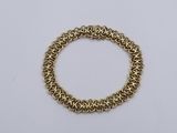 un bracelet en chaîne d'or muni d'un fermoir