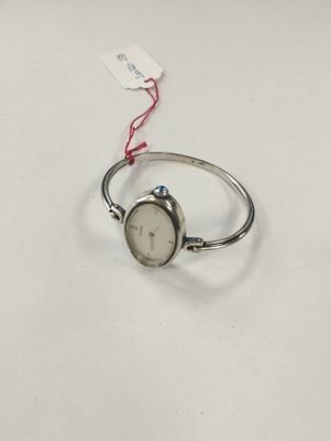 A. AUGIS Montre de dame en argent, cadran de forme ovale, br… - Photo 1