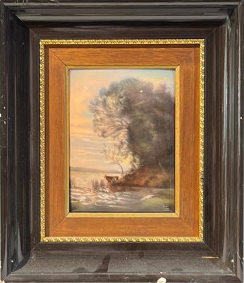 une peinture représentant un bateau sur l'eau, avec un arbre en arrière-plan