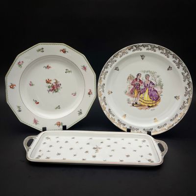 Ensemble de trois pièces en porcelaine émaillée comprenant :…