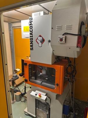 une machine qui se trouve dans une pièce