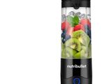 une image représentant un mixeur contenant des fruits