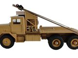 un camion miniature équipé d'une grue à l'arrière