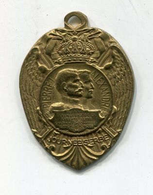 une image représentant une médaille d'or sur laquelle figure le portrait d'un homme coiffé d'une couronne