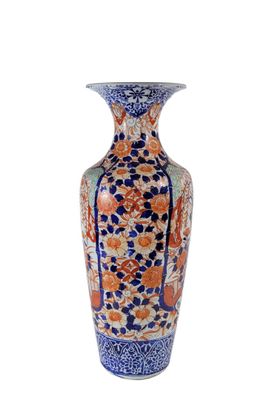 JAPON GRAND VASE balustre en porcelaine à décor émaillé poly…