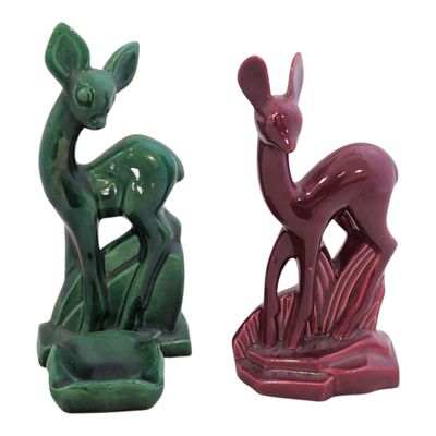 Deux SUJETS biches en céramique émaillée rouge pour l'une et…