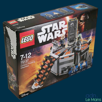 une boîte contenant un ensemble Lego Star Wars