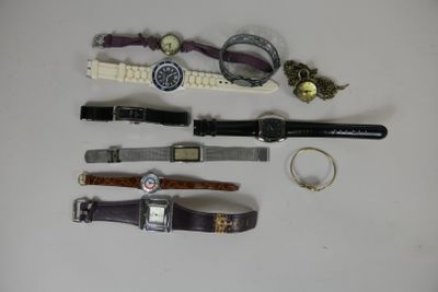 10 Montres dont ROCHAS, Text LCD, KEYSTONE, NINA RICCI.