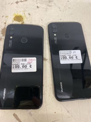 le dos de deux smartphones noirs sur lesquels figurent des étiquettes de prix