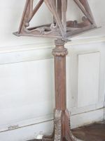LUTRIN en chêne mouluré et sculpté reposant sur un piétement… (photo 3)
