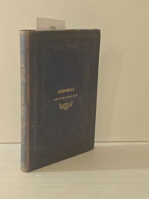 un livre posé sur une table blanche