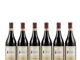 six bouteilles de vin rouge alignées