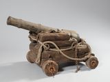un vieux canon en bois posé sur un morceau de bois
