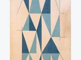 une peinture abstraite composée de triangles et de lignes bleues sur un fond beige
