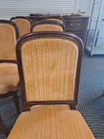 Suite de six chaises en acajou naturel mouluré, le dossier a… (photo 2)