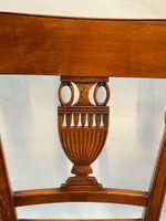 QUATORZE CHAISES en acajou, le dossier à décor de vases, gar… (photo 3)