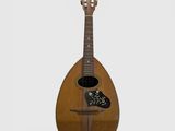 une image représentant une guitare au corps en bois sur fond blanc