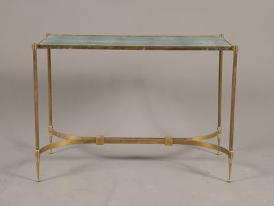 une console en laiton et en verre